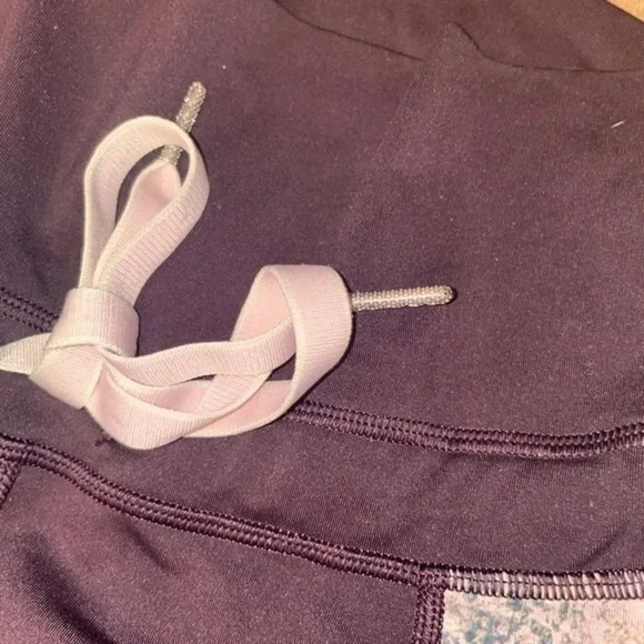 LULULEMON RETREAT 7/8ths YOGA PANTS BLACK CHERRY/SUGAR CRUSH COMBO SIZE 4 - Picture 9 of 14